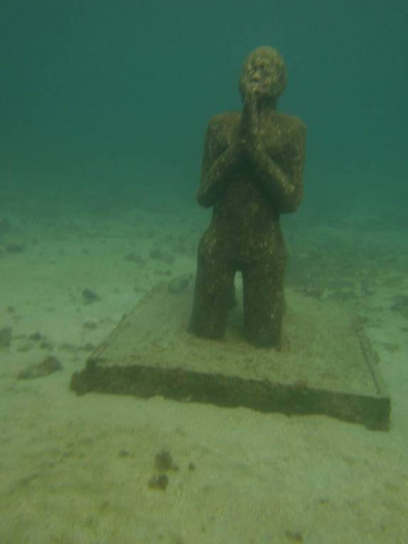 Escultura subaquática no incrível Sculptues Park, em Granada